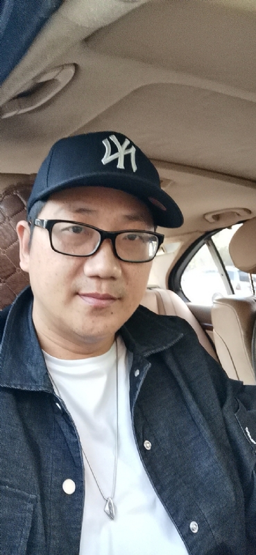 拥抱幸福的第一张照片--明溪婚介网