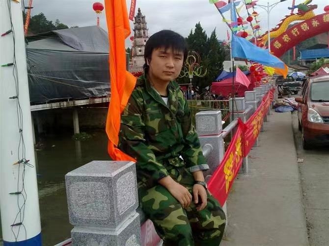 如影随形的第二张照片--明溪婚介网